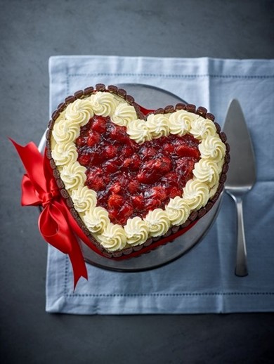 Click to view gallery PV Love Heart Gateau1