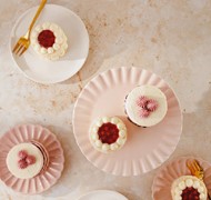 Click to view gallery PV23 Summer Cakes3