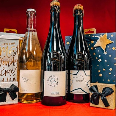 Click to view gallery Gauntleys Xmaswine1