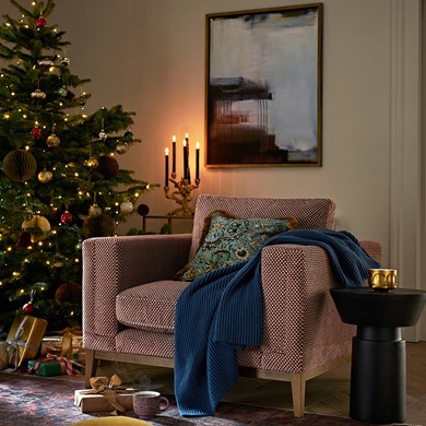 Click to view gallery Sofa Xmas1